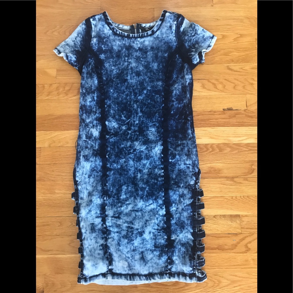 Stone-washed denim dress with side slits.